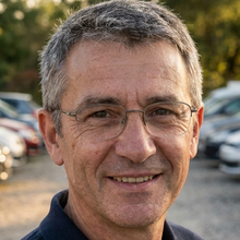 Un professionnel de l'achat-vente de véhicules
